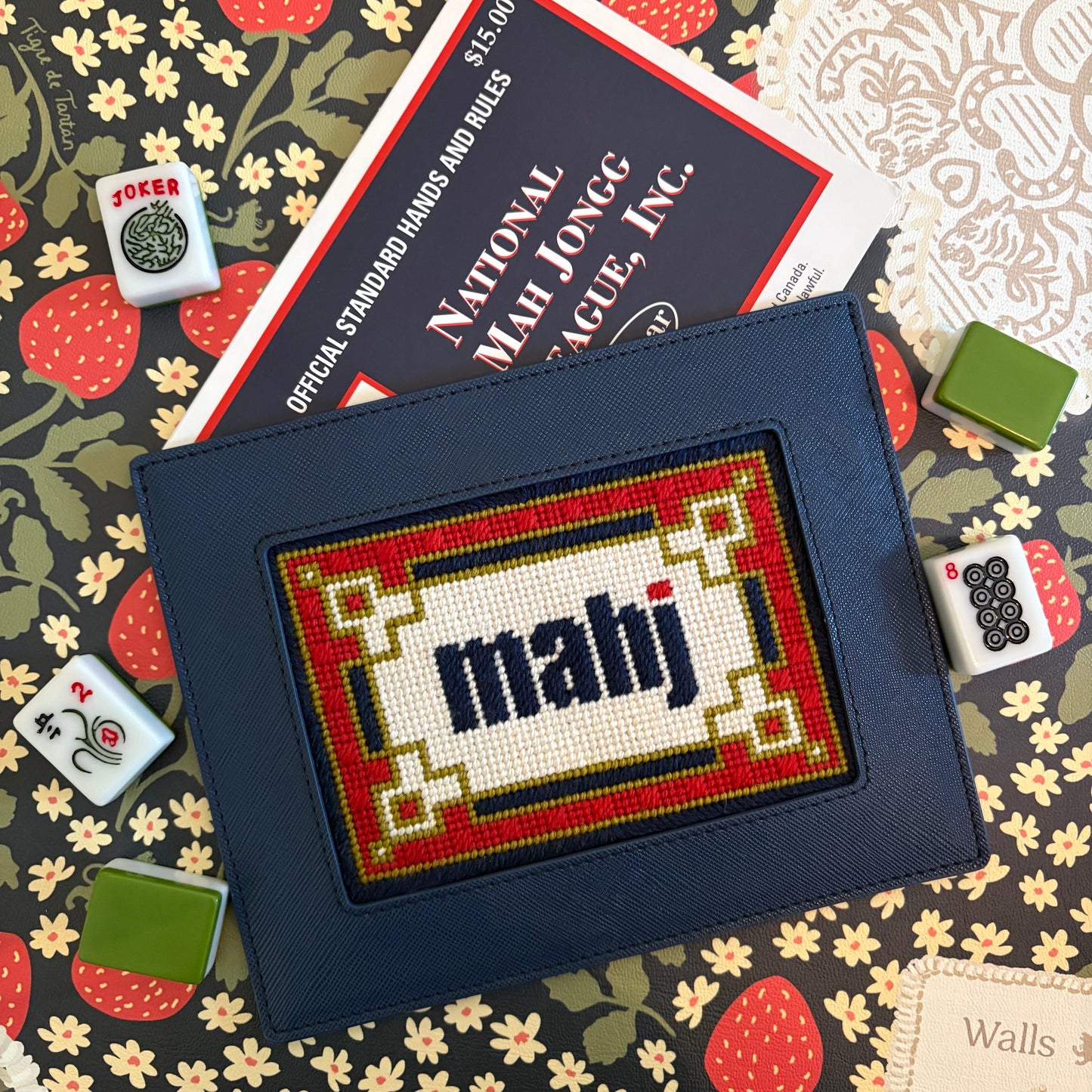 Self-Finishing Mahjong Card Sleeve